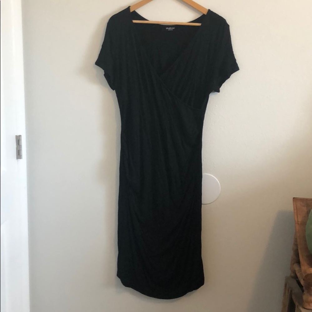 Short sleeve fitted dress with crisscross top